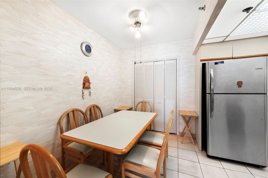 For Sale: $1,300,000 (2 beds, 2 baths, 2018 Square Feet)