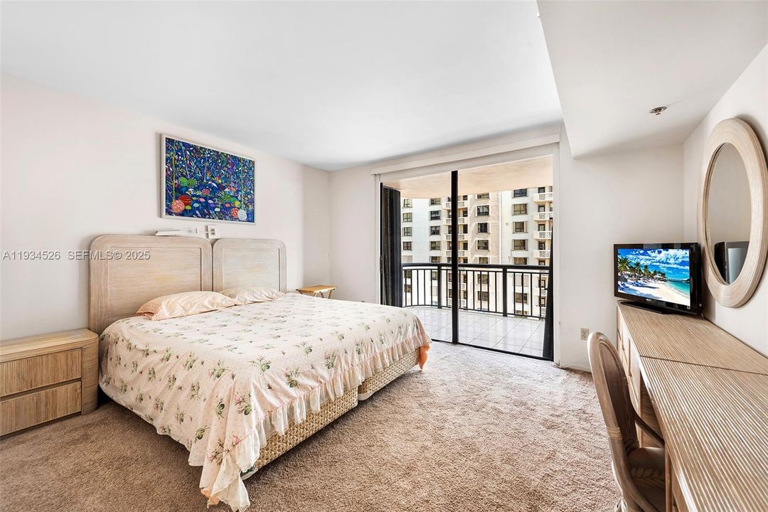 For Sale: $1,300,000 (2 beds, 2 baths, 2018 Square Feet)