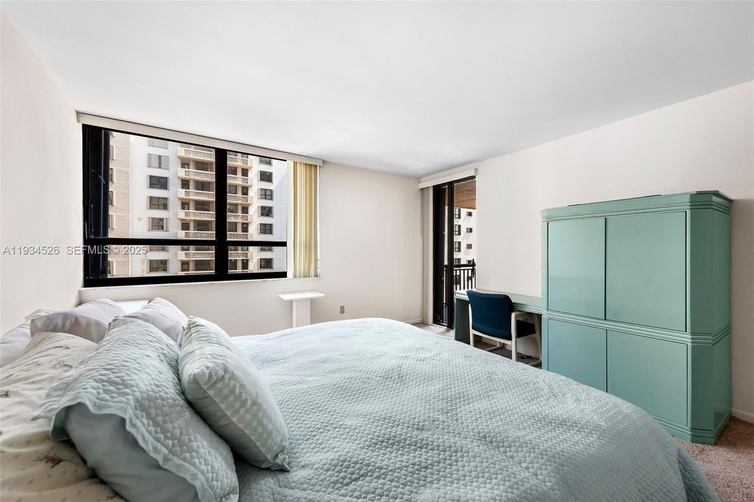 For Sale: $1,300,000 (2 beds, 2 baths, 2018 Square Feet)