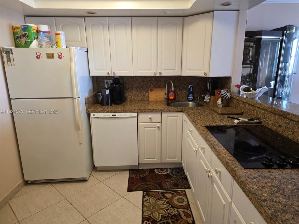 出租: $2,500 (1 贝兹, 1 浴室, 741 平方英尺)