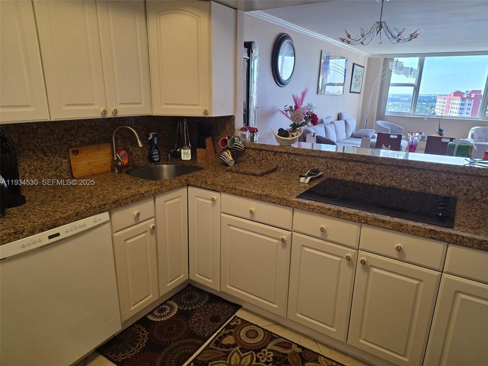 出租: $2,500 (1 贝兹, 1 浴室, 741 平方英尺)