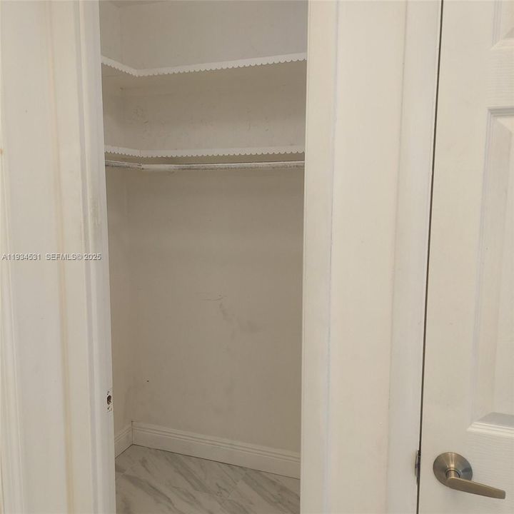 出租: $1,700 (1 贝兹, 1 浴室, 727 平方英尺)