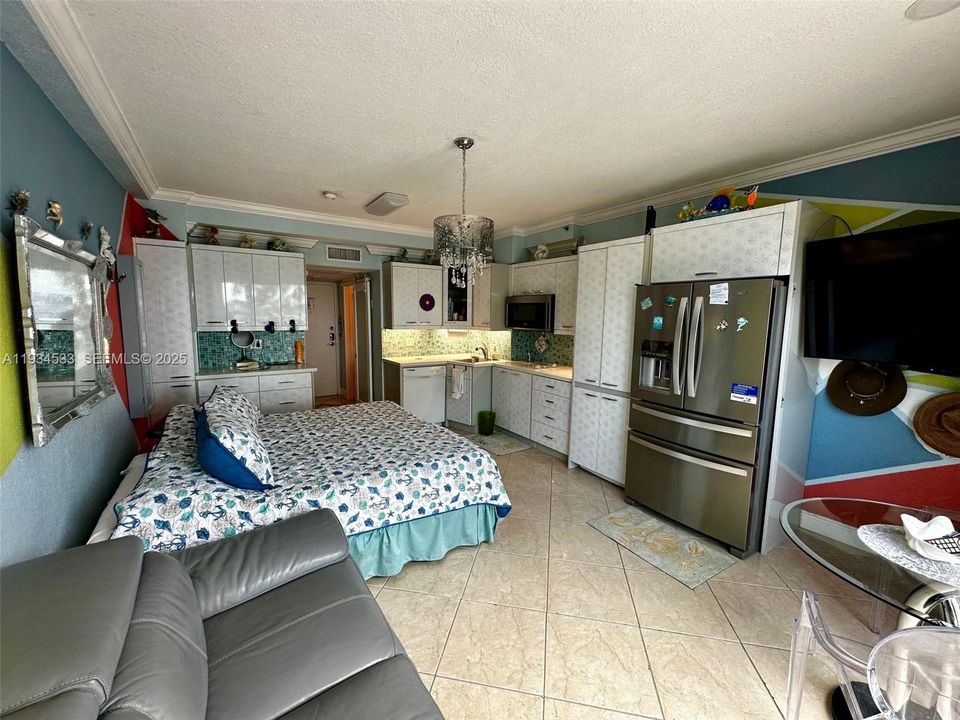 For Rent: $2,400 (0 beds, 0 baths, 345 Square Feet)