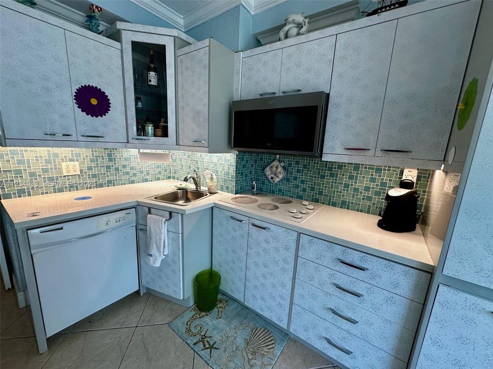 For Rent: $2,400 (0 beds, 0 baths, 345 Square Feet)