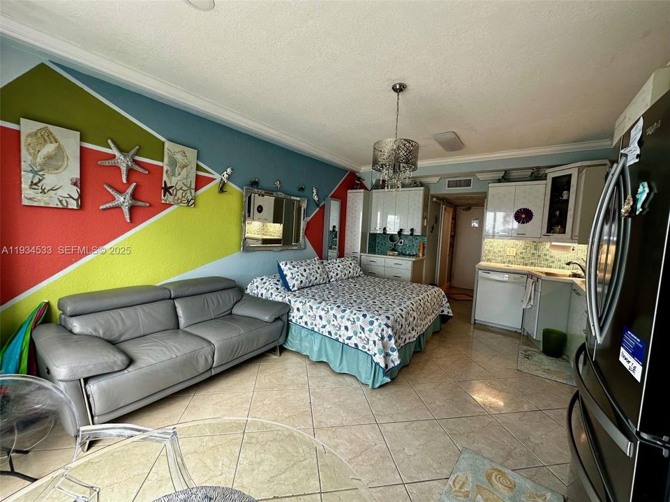 For Rent: $2,400 (0 beds, 0 baths, 345 Square Feet)