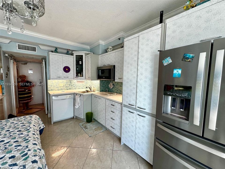 For Rent: $2,400 (0 beds, 0 baths, 345 Square Feet)