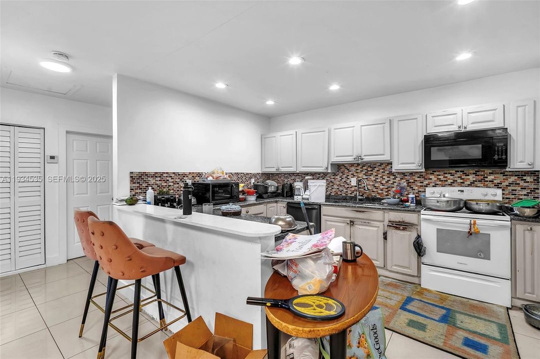 For Sale: $550,000 (2 beds, 1 baths, 1435 Square Feet)