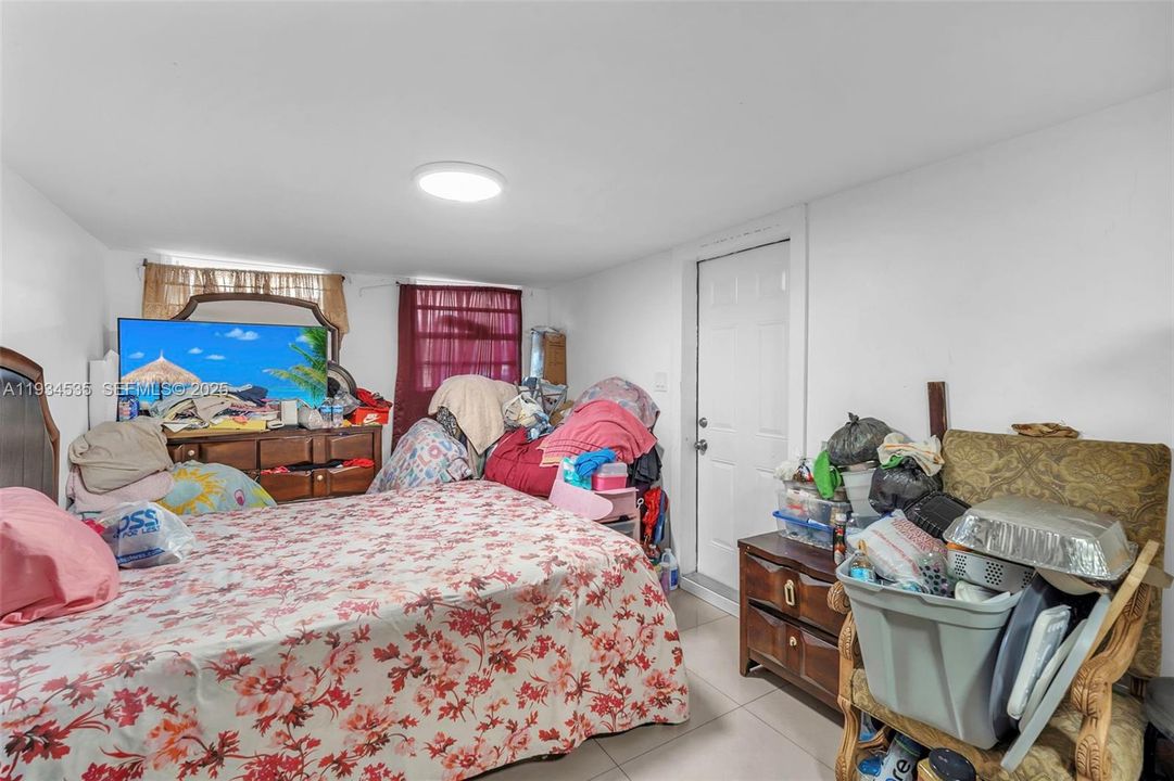 For Sale: $550,000 (2 beds, 1 baths, 1435 Square Feet)