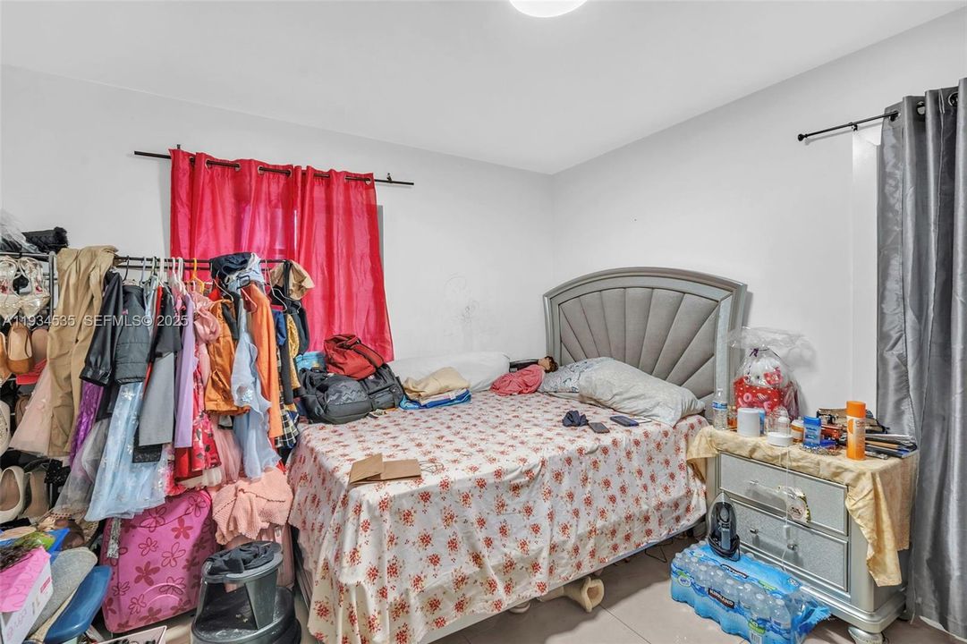 For Sale: $550,000 (2 beds, 1 baths, 1435 Square Feet)