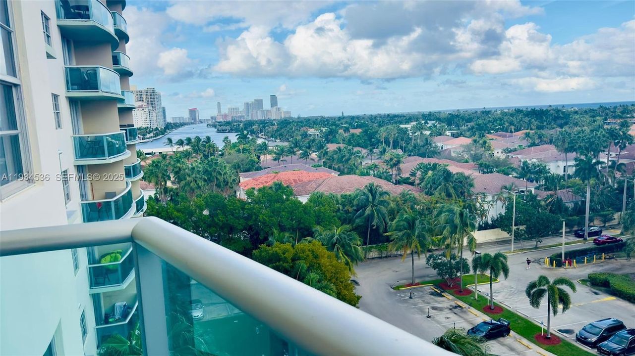 For Rent: $2,795 (1 beds, 1 baths, 1000 Square Feet)