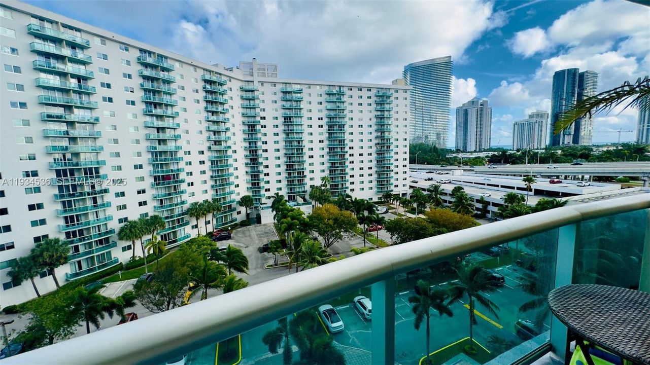 For Rent: $2,795 (1 beds, 1 baths, 1000 Square Feet)