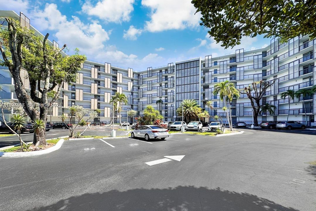 For Sale: $239,999 (2 beds, 2 baths, 1083 Square Feet)