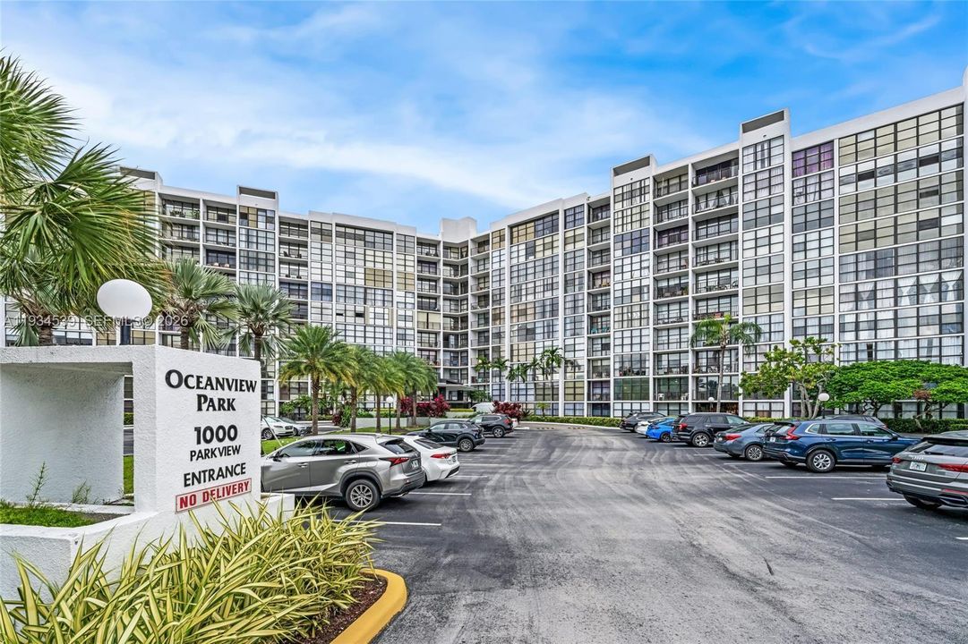 На продажу: $244,999 (2 спален, 2 ванн, 1130 Квадратных фут)