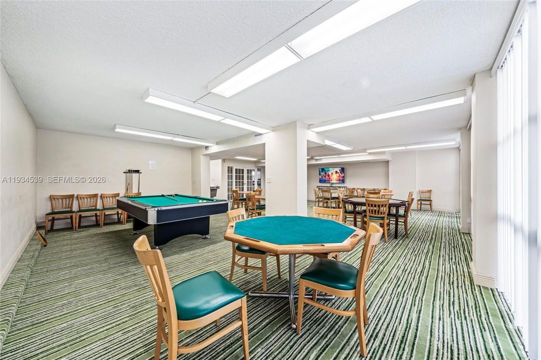 На продажу: $244,999 (2 спален, 2 ванн, 1130 Квадратных фут)