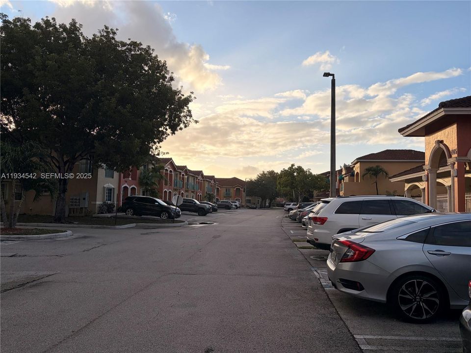 В аренду: $2,550 (2 спален, 2 ванн, 1241 Квадратных фут)