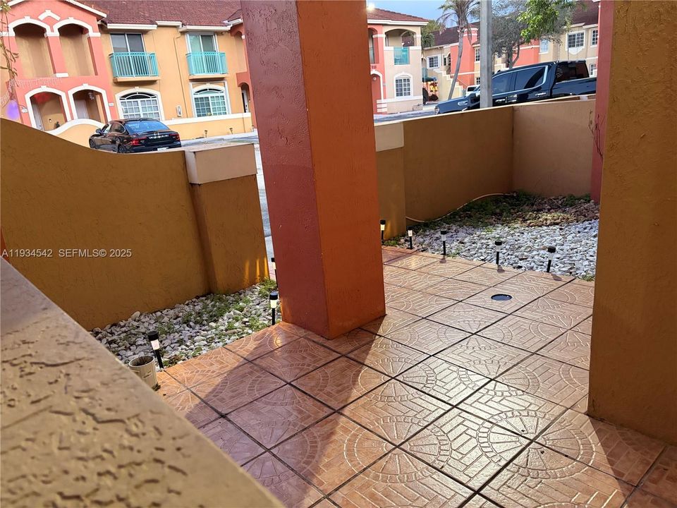 В аренду: $2,550 (2 спален, 2 ванн, 1241 Квадратных фут)