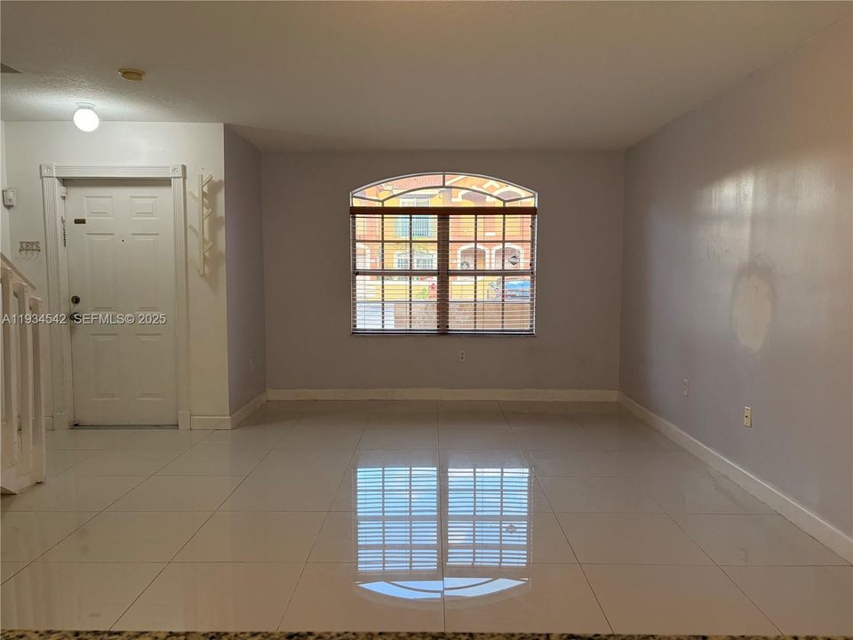 В аренду: $2,550 (2 спален, 2 ванн, 1241 Квадратных фут)