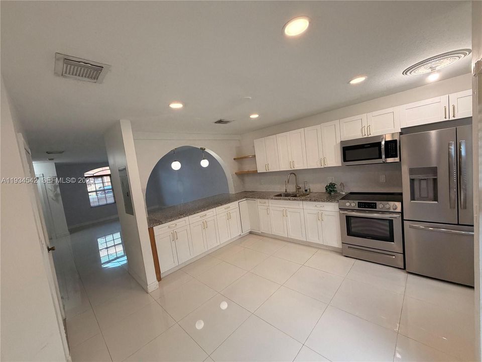 В аренду: $2,550 (2 спален, 2 ванн, 1241 Квадратных фут)