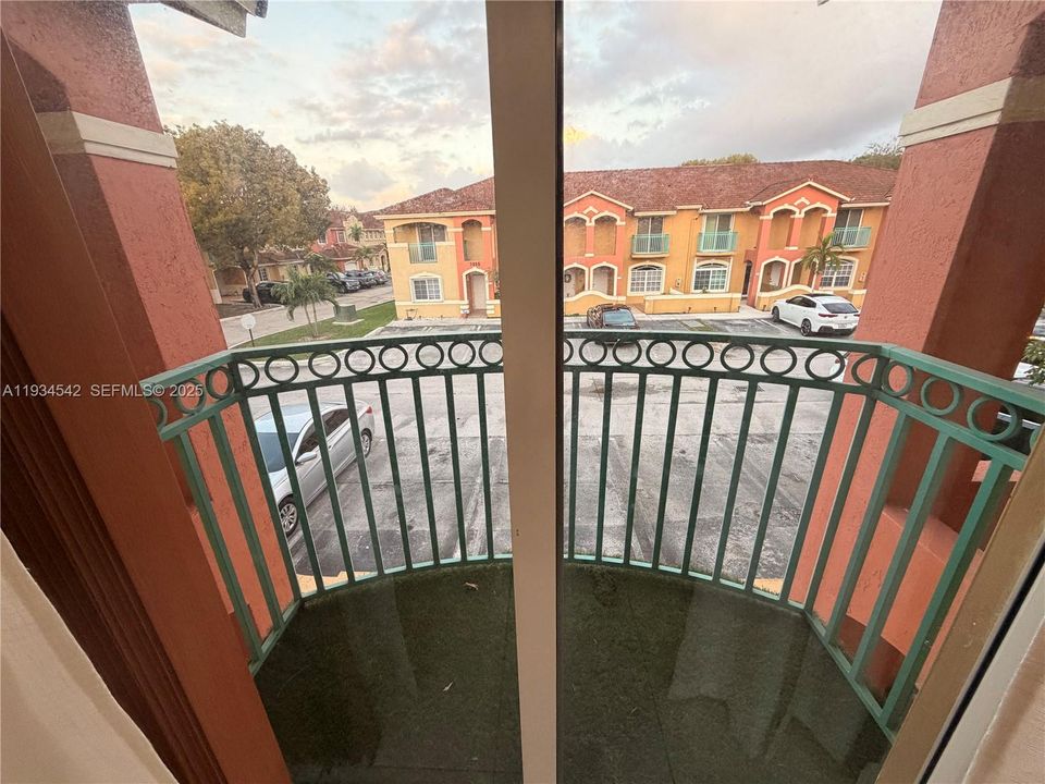 В аренду: $2,550 (2 спален, 2 ванн, 1241 Квадратных фут)