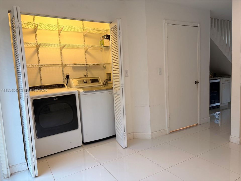 В аренду: $2,550 (2 спален, 2 ванн, 1241 Квадратных фут)