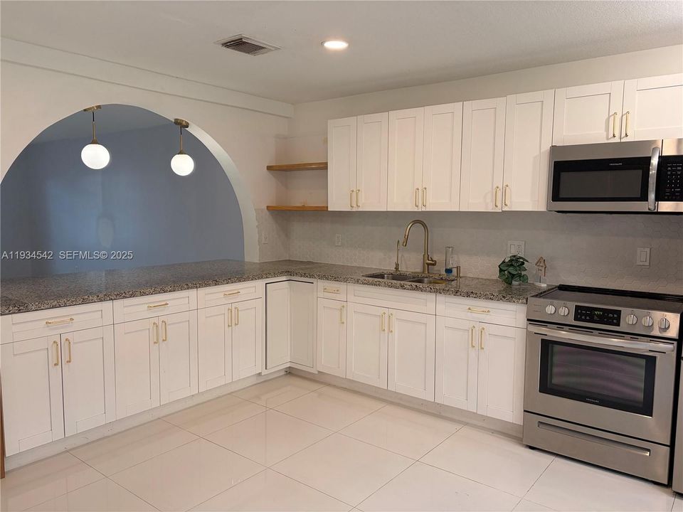 В аренду: $2,550 (2 спален, 2 ванн, 1241 Квадратных фут)