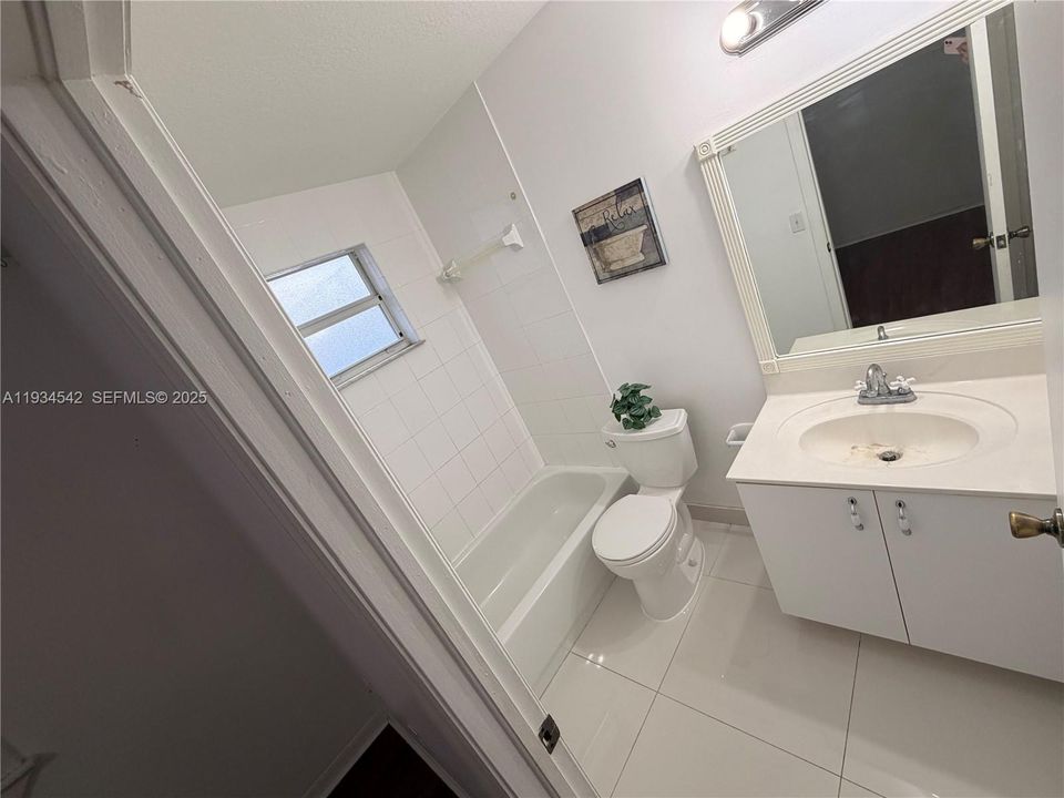 В аренду: $2,550 (2 спален, 2 ванн, 1241 Квадратных фут)