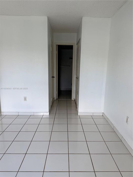 待售: $320,000 (2 贝兹, 2 浴室, 1030 平方英尺)