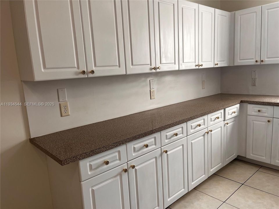 For Rent: $2,000 (2 beds, 1 baths, 18376 Square Feet)