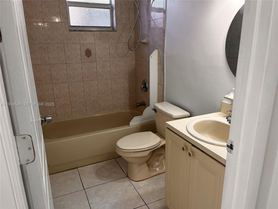 For Rent: $2,000 (2 beds, 1 baths, 18376 Square Feet)