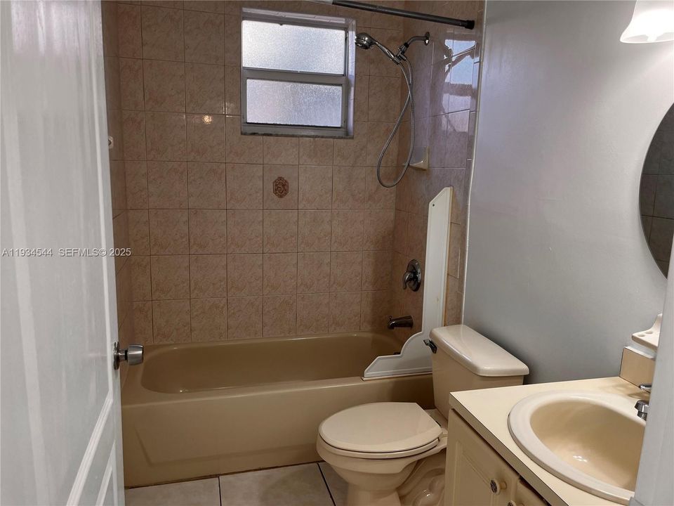 For Rent: $2,000 (2 beds, 1 baths, 18376 Square Feet)