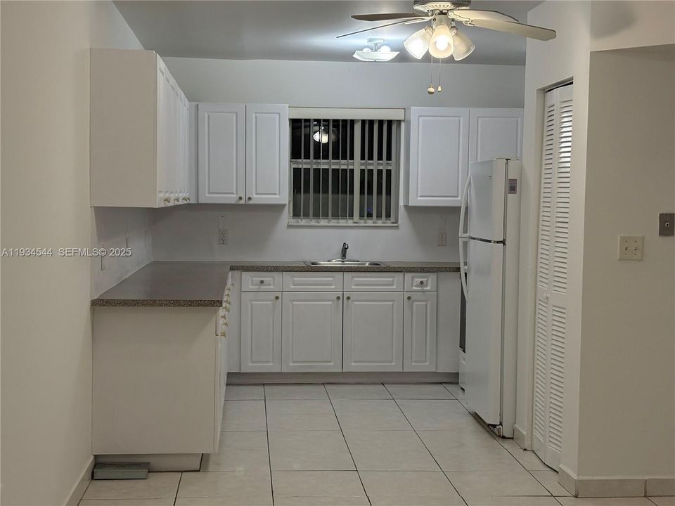 For Rent: $2,000 (2 beds, 1 baths, 18376 Square Feet)