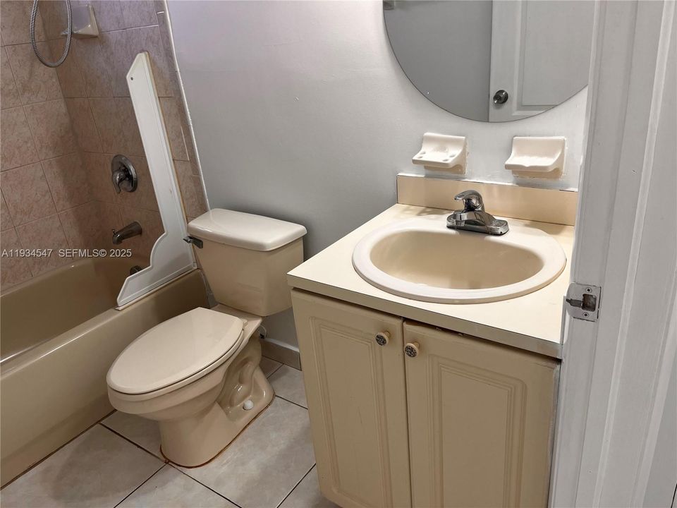 For Rent: $2,100 (2 beds, 1 baths, 18376 Square Feet)