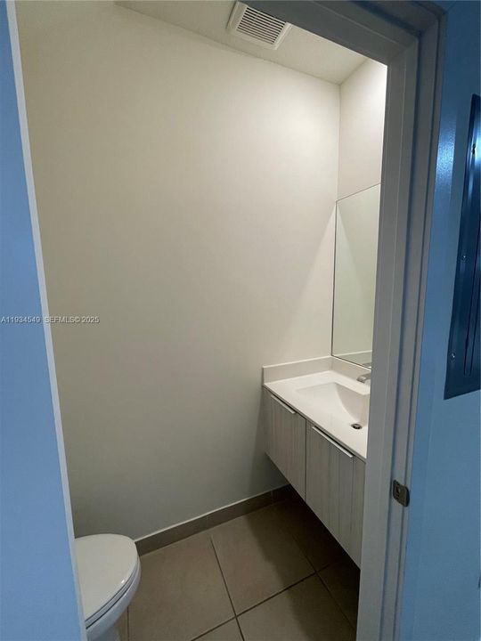 For Rent: $3,200 (3 beds, 2 baths, 1425 Square Feet)