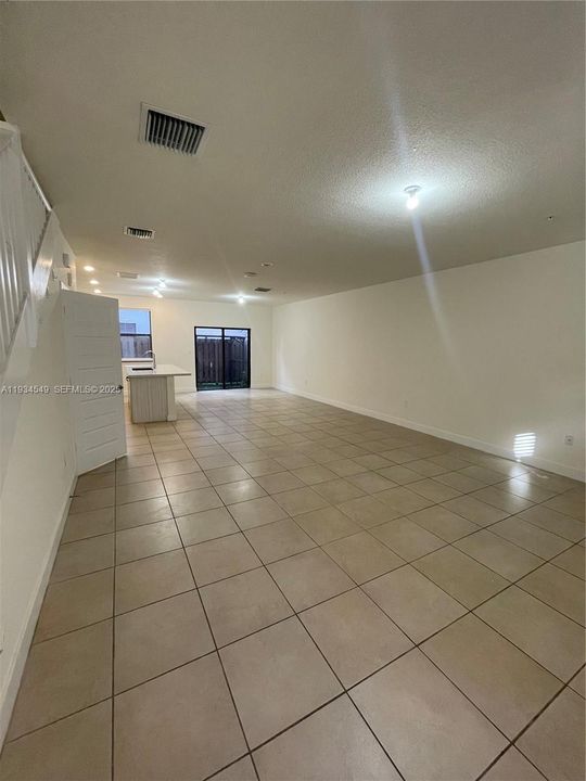 For Rent: $3,200 (3 beds, 2 baths, 1425 Square Feet)