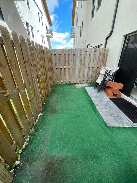 For Rent: $3,200 (3 beds, 2 baths, 1425 Square Feet)