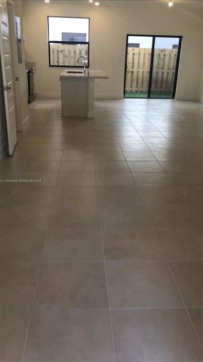 For Rent: $3,200 (3 beds, 2 baths, 1425 Square Feet)