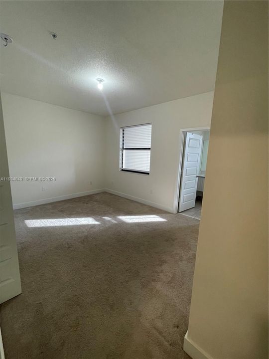 For Rent: $3,200 (3 beds, 2 baths, 1425 Square Feet)