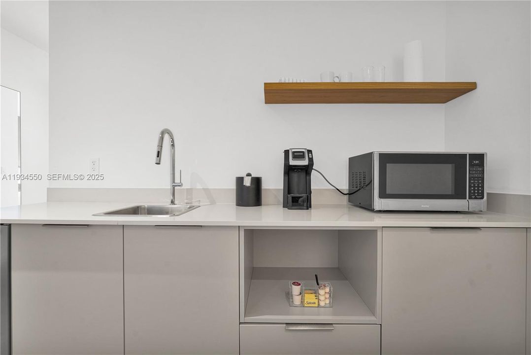 For Sale: $449,999 (0 beds, 1 baths, 466 Square Feet)