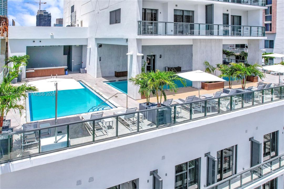 For Sale: $449,999 (0 beds, 1 baths, 466 Square Feet)