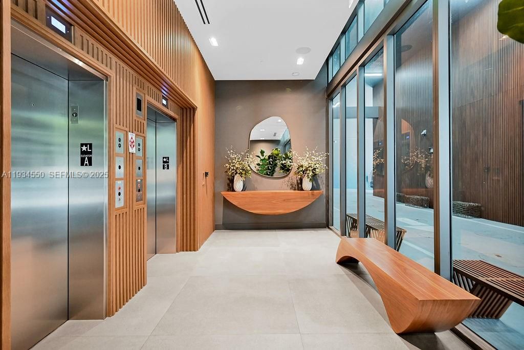 For Sale: $449,999 (0 beds, 1 baths, 466 Square Feet)