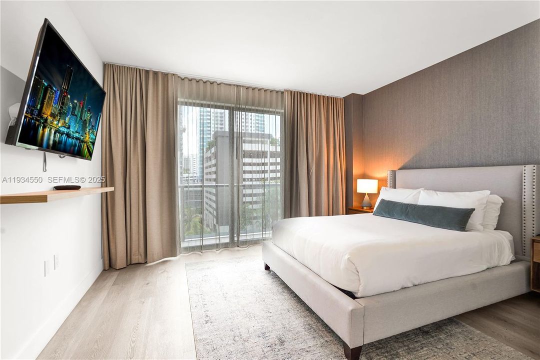 For Sale: $449,999 (0 beds, 1 baths, 466 Square Feet)