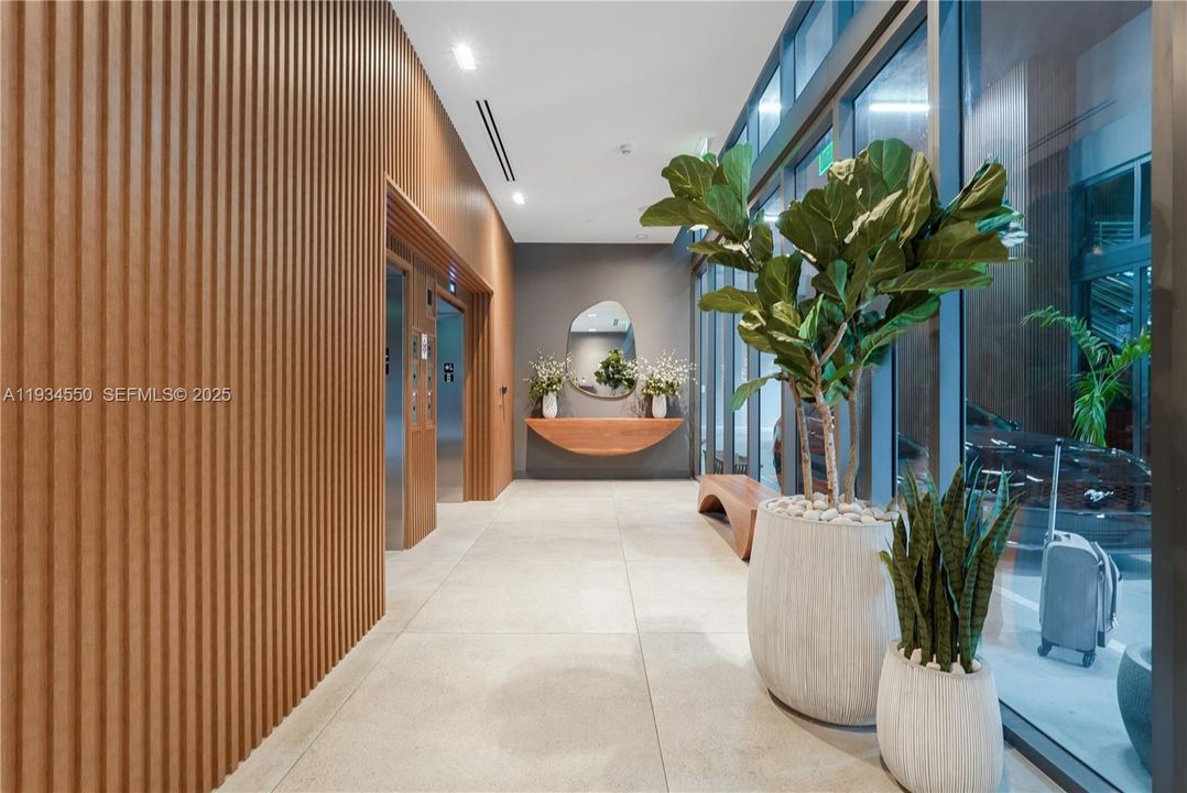 For Sale: $449,999 (0 beds, 1 baths, 466 Square Feet)