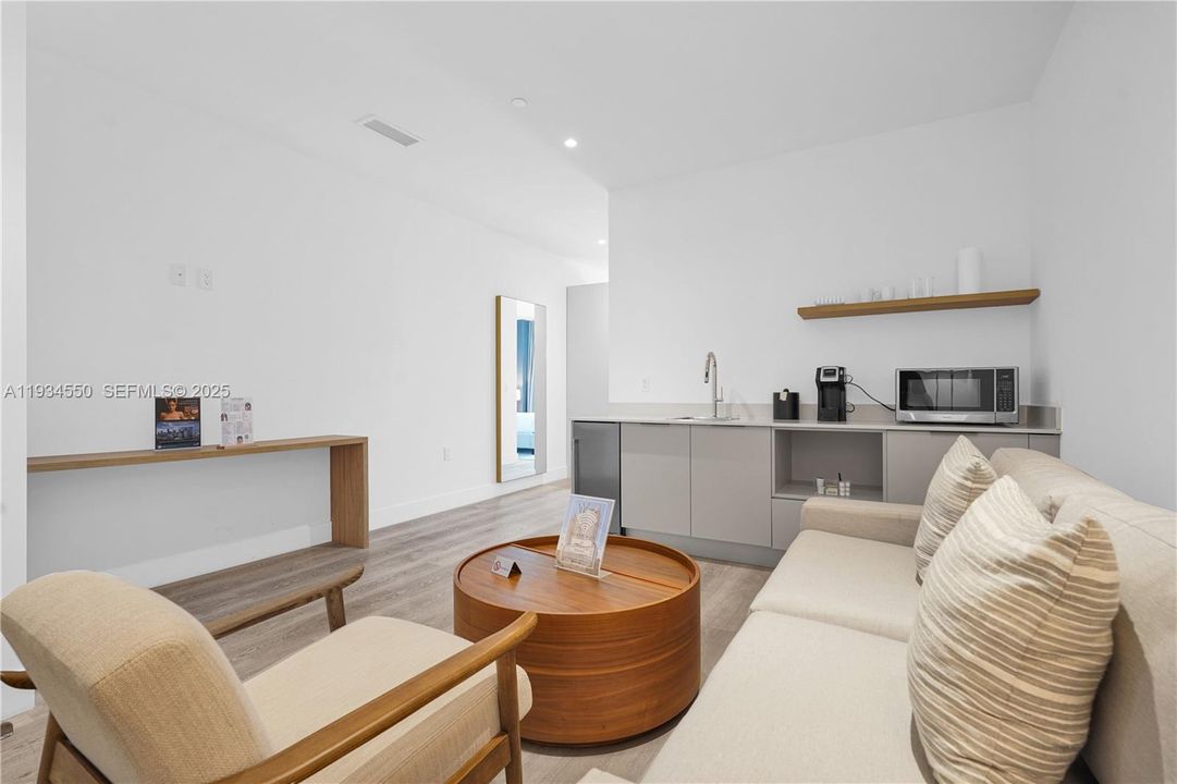 For Sale: $449,999 (0 beds, 1 baths, 466 Square Feet)