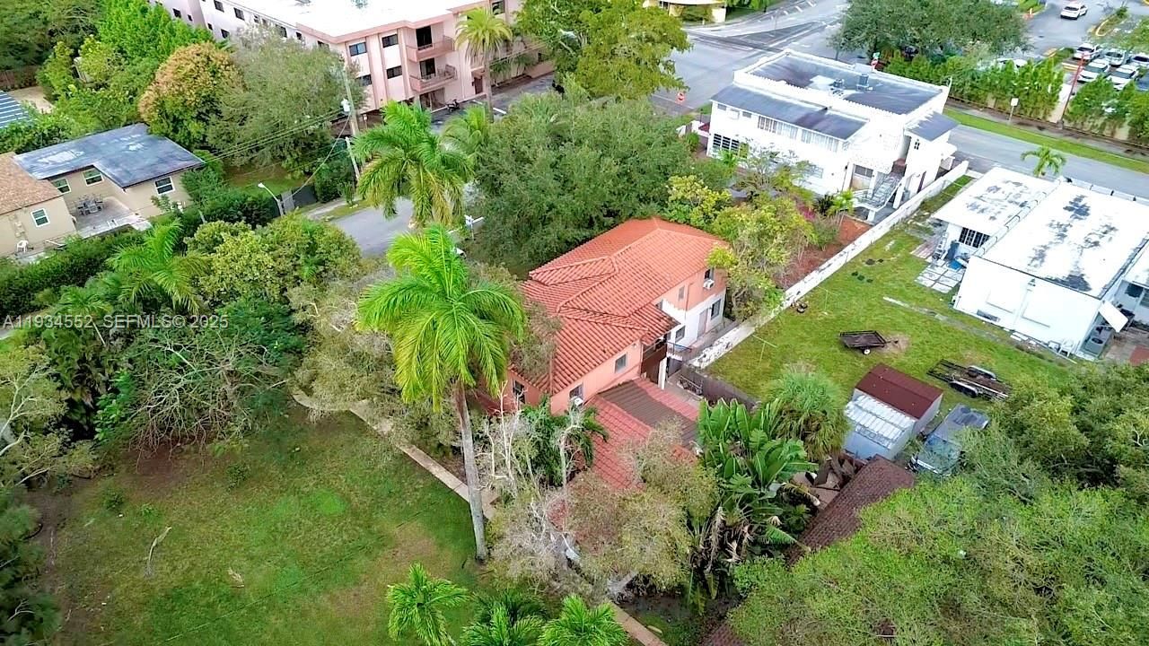 出租: $1,800 (1 贝兹, 1 浴室, 5617 平方英尺)