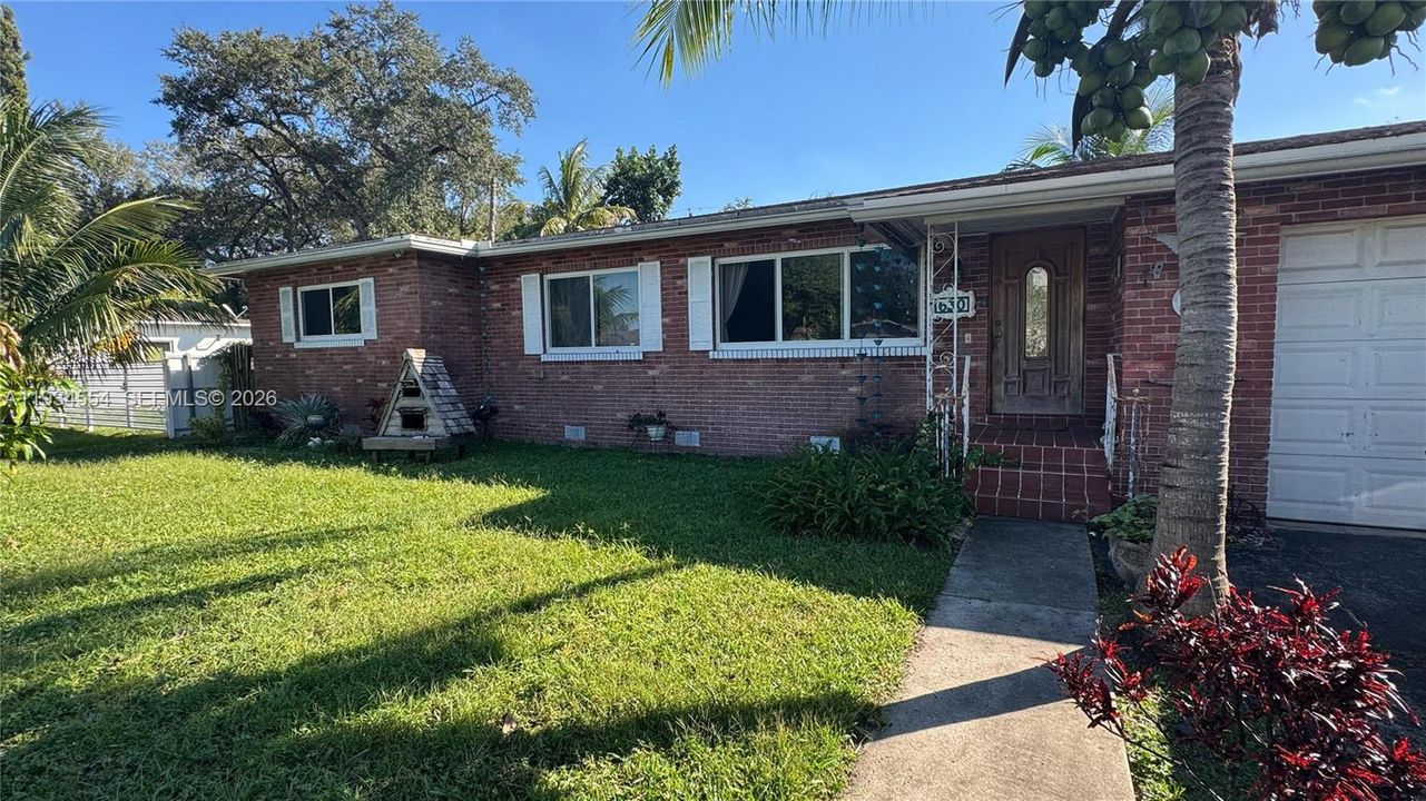 For Sale: $729,900 (3 beds, 2 baths, 1940 Square Feet)