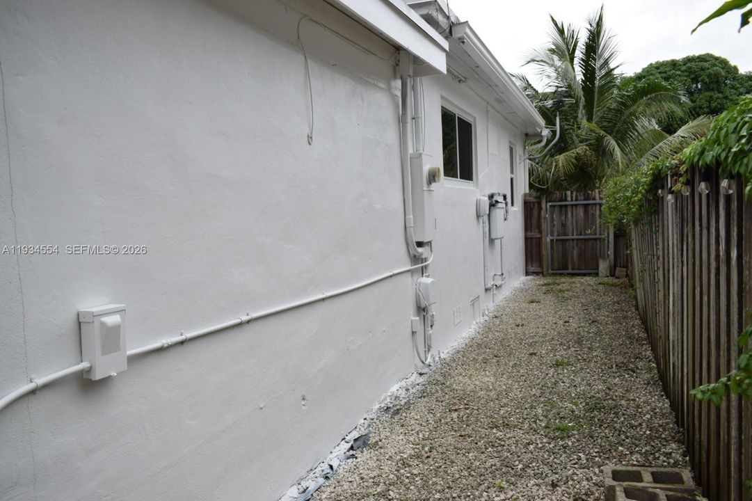 For Sale: $729,900 (3 beds, 2 baths, 1940 Square Feet)