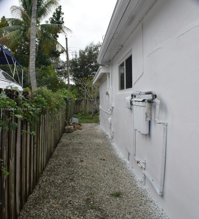 For Sale: $729,900 (3 beds, 2 baths, 1940 Square Feet)