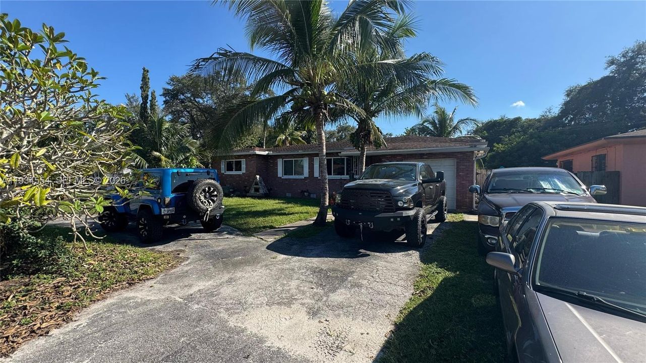 For Sale: $729,900 (3 beds, 2 baths, 1940 Square Feet)