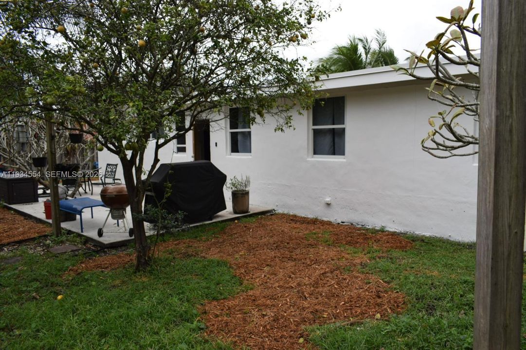 For Sale: $729,900 (3 beds, 2 baths, 1940 Square Feet)