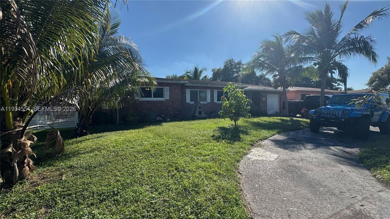 For Sale: $729,900 (3 beds, 2 baths, 1940 Square Feet)